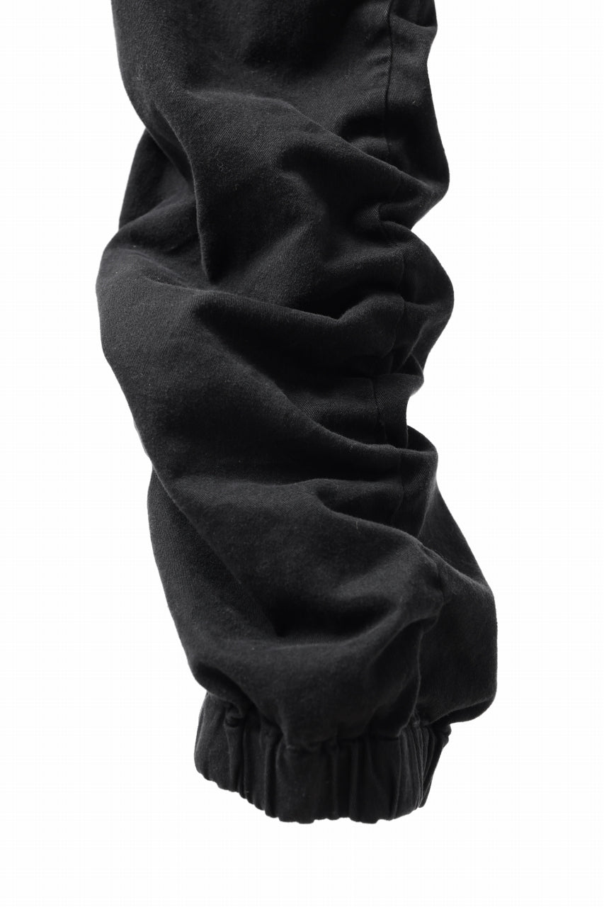 Load image into Gallery viewer, daub DYEING EASY CARGO GATHER PANTS / STRETCH TWILL COTTON (BLACK)