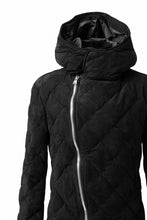 画像をギャラリービューアに読み込む, ISAMU KATAYAMA BACKLASH HOODED DOWN JACKET / KANGAROO REVERSE + POLISH WHITE GOOSE (BLACK)