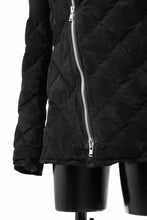 画像をギャラリービューアに読み込む, ISAMU KATAYAMA BACKLASH HOODED DOWN JACKET / KANGAROO REVERSE + POLISH WHITE GOOSE (BLACK)