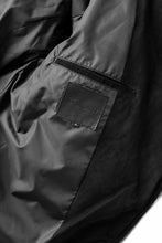 画像をギャラリービューアに読み込む, ISAMU KATAYAMA BACKLASH HOODED DOWN JACKET / KANGAROO REVERSE + POLISH WHITE GOOSE (BLACK)