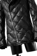画像をギャラリービューアに読み込む, ISAMU KATAYAMA BACKLASH HOODED DOWN JACKET / LUXURY STEER + POLISH WHITE GOOSE (BLACK)