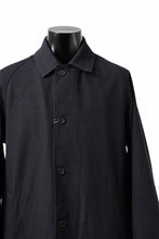 Load image into Gallery viewer, CAPERTICA REVERSIBLE MAC COAT / WASHABLE WOOL GABA & VENTILE COTTON WEATHER (BLACK NAVY)