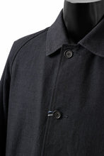 Load image into Gallery viewer, CAPERTICA REVERSIBLE MAC COAT / WASHABLE WOOL GABA & VENTILE COTTON WEATHER (BLACK NAVY)