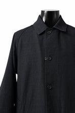 Load image into Gallery viewer, CAPERTICA REVERSIBLE MAC COAT / WASHABLE WOOL GABA & VENTILE COTTON WEATHER (BLACK NAVY)