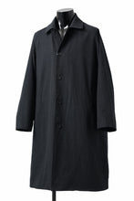 Load image into Gallery viewer, CAPERTICA REVERSIBLE MAC COAT / WASHABLE WOOL GABA & VENTILE COTTON WEATHER (BLACK NAVY)