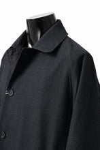 Load image into Gallery viewer, CAPERTICA REVERSIBLE MAC COAT / WASHABLE WOOL GABA & VENTILE COTTON WEATHER (BLACK NAVY)