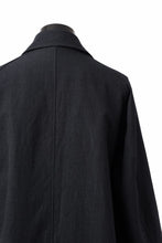 Load image into Gallery viewer, CAPERTICA REVERSIBLE MAC COAT / WASHABLE WOOL GABA & VENTILE COTTON WEATHER (BLACK NAVY)