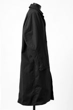 Load image into Gallery viewer, CAPERTICA REVERSIBLE MAC COAT / WASHABLE WOOL GABA & VENTILE COTTON WEATHER (BLACK NAVY)