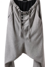 画像をギャラリービューアに読み込む, SOSNOVSKA CASHMERE WHITENED PANTS (LIGHT GREY)