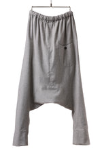 画像をギャラリービューアに読み込む, SOSNOVSKA CASHMERE WHITENED PANTS (LIGHT GREY)