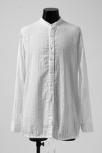 Load image into Gallery viewer, daub STRIPE LONG SHIRT / WASHED SOFT TWILL (WHITE)