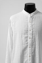 Load image into Gallery viewer, daub STRIPE LONG SHIRT / WASHED SOFT TWILL (WHITE)