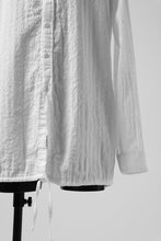 Load image into Gallery viewer, daub STRIPE LONG SHIRT / WASHED SOFT TWILL (WHITE)