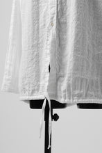 Load image into Gallery viewer, daub STRIPE LONG SHIRT / WASHED SOFT TWILL (WHITE)