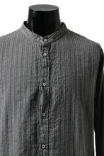 Load image into Gallery viewer, daub STRIPE LONG SHIRT / COLD DYED SOFT TWILL (GREY)