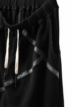 Load image into Gallery viewer, FIRST AID TO THE INJURED DATUM SHORTS / WAFFEL + SEAM TAPED (BLACK)