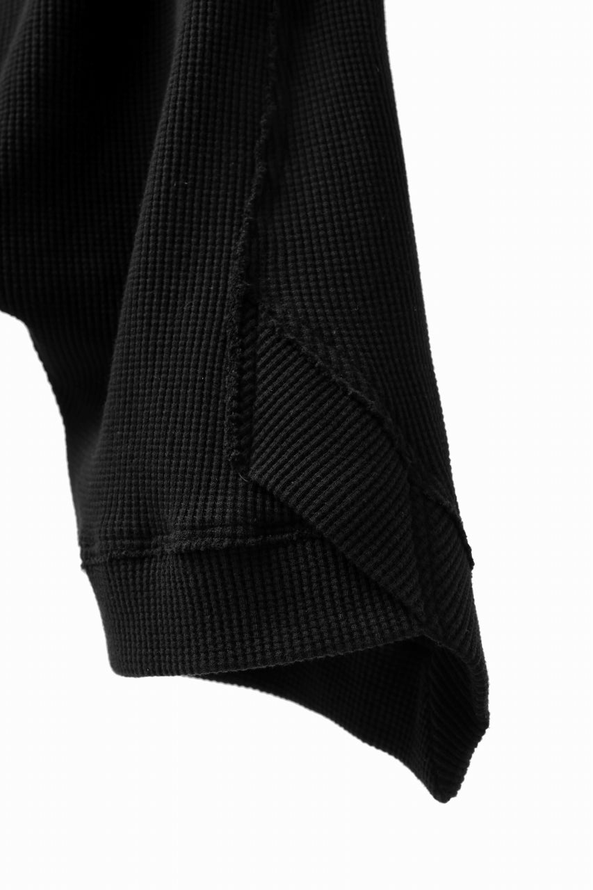Load image into Gallery viewer, FIRST AID TO THE INJURED DATUM SHORTS / WAFFEL + SEAM TAPED (BLACK)