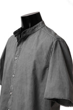Load image into Gallery viewer, daub SHORT SLEEVE SHIRT / COLD DYED ORGANIC COTTON (GREY)