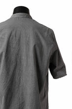 Load image into Gallery viewer, daub SHORT SLEEVE SHIRT / COLD DYED ORGANIC COTTON (GREY)