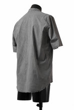 Load image into Gallery viewer, daub SHORT SLEEVE SHIRT / COLD DYED ORGANIC COTTON (GREY)
