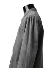Load image into Gallery viewer, daub LONG SLEEVE SHIRT / COLD DYED COTTON BROAD (GREY)