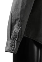 Load image into Gallery viewer, daub LONG SLEEVE SHIRT / COLD DYED COTTON BROAD (GREY)