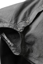 Load image into Gallery viewer, daub LONG SLEEVE SHIRT / COLD DYED COTTON BROAD (GREY)