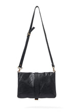 画像をギャラリービューアに読み込む, ierib exclusive Folded Clutch Bag with Shoulder Strap / FVT Oiled Horse (BLACK)