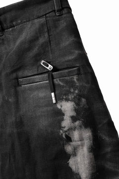 画像をギャラリービューアに読み込む, BORIS BIDJAN SABERI DROP CROTCH SLIM PANTS / STONE WASHED &amp; USED EFFECT &amp; BODY MOLDED &quot;P23-F1603K&quot; (BLACK DENIM)