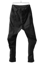 Load image into Gallery viewer, daub CENTRAL SEAM BUTTONS CLOSURE PANTS / DYED STRETCH SOFT COTTON (BLACK)