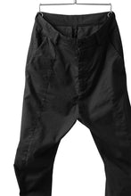 Load image into Gallery viewer, daub CENTRAL SEAM BUTTONS CLOSURE PANTS / DYED STRETCH SOFT COTTON (BLACK)