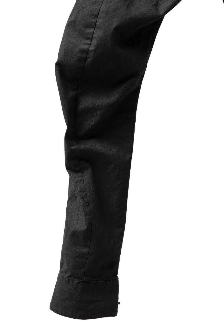 Load image into Gallery viewer, daub CENTRAL SEAM BUTTONS CLOSURE PANTS / DYED STRETCH SOFT COTTON (BLACK)