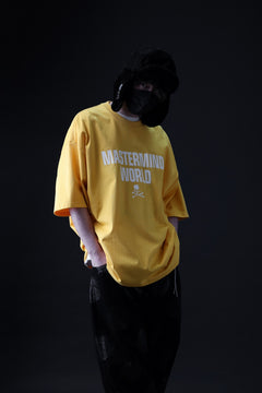 Load image into Gallery viewer, mastermind WORLD JUSTICE TEE / BOXY FIT (YELLOW)