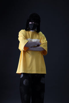 Load image into Gallery viewer, mastermind WORLD JUSTICE TEE / BOXY FIT (YELLOW)