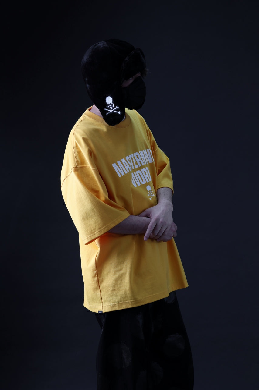 Load image into Gallery viewer, mastermind WORLD JUSTICE TEE / BOXY FIT (YELLOW)