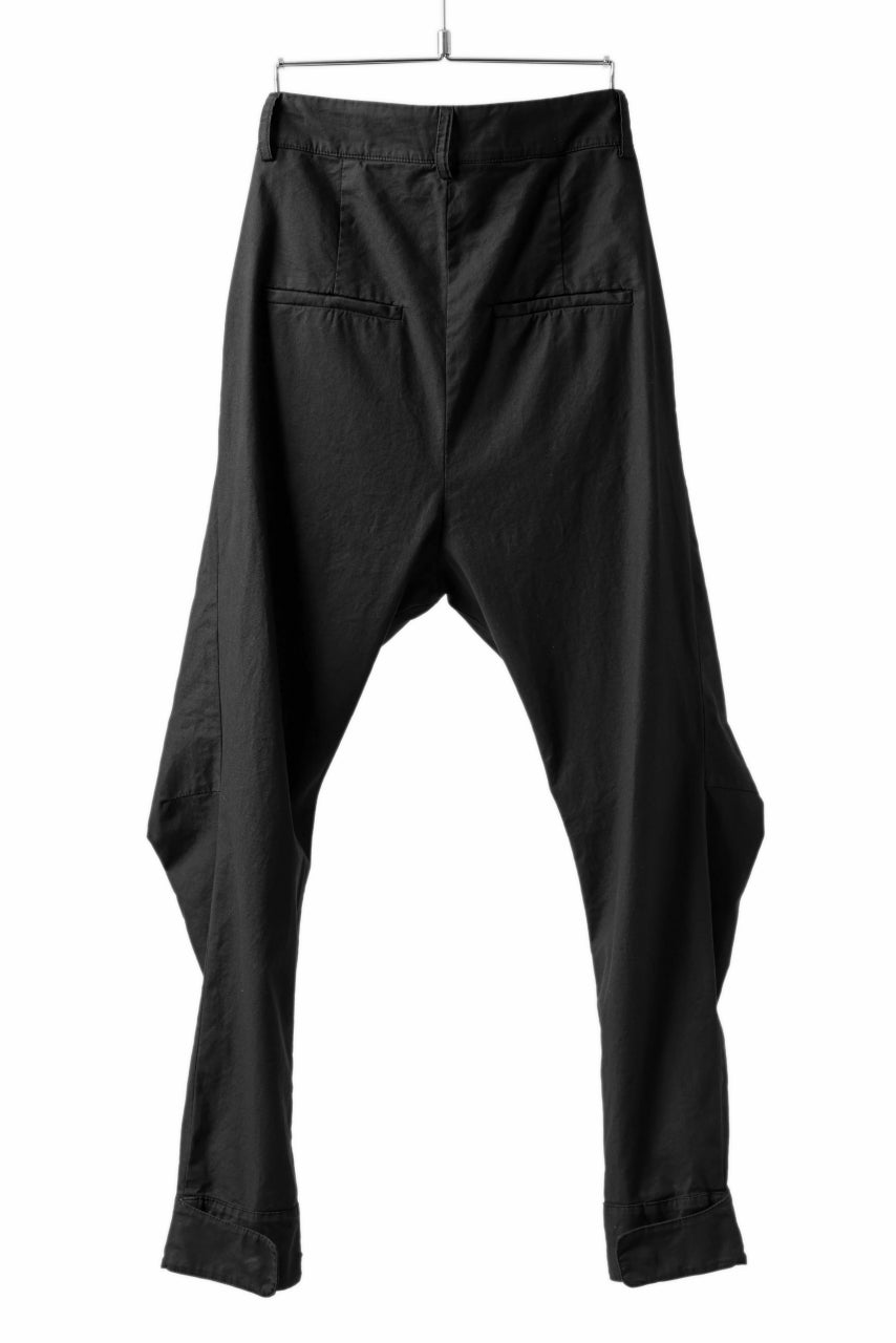 Load image into Gallery viewer, daub CENTRAL SEAM BUTTONS CLOSURE PANTS / DYED STRETCH SOFT COTTON (BLACK)