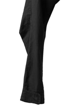 Load image into Gallery viewer, daub CENTRAL SEAM BUTTONS CLOSURE PANTS / DYED STRETCH SOFT COTTON (BLACK)