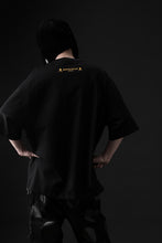 Load image into Gallery viewer, mastermind JAPAN FACE LOGO TEE / BOXY FIT (BLACK)