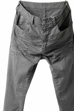 Load image into Gallery viewer, daub ERGONOMIC SKINNY PANTS / COLD DYED LIGHT TWILL (GREY)