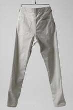 Load image into Gallery viewer, daub ERGONOMIC SKINNY PANTS / DYED STRETCH LIGHT COTTON (SAND)
