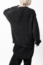 Load image into Gallery viewer, CAPERTICA HEAVY KNIT SWEATER TOP / BABY ALPACA (MIX BLACK)