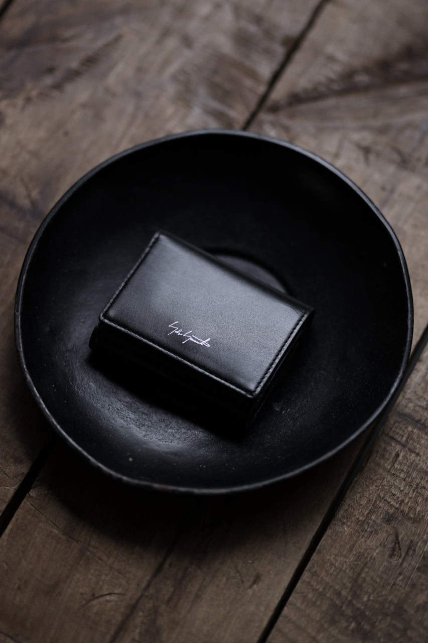 画像をギャラリービューアに読み込む, discord Yohji Yamamoto Tri Folded Compact Wallet / Smooth Cow Skin Leather (BLACK)