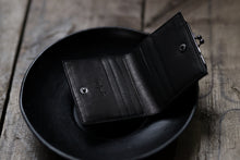 画像をギャラリービューアに読み込む, discord Yohji Yamamoto Clasp Wallet / Cow Skin Leather (BLACK)