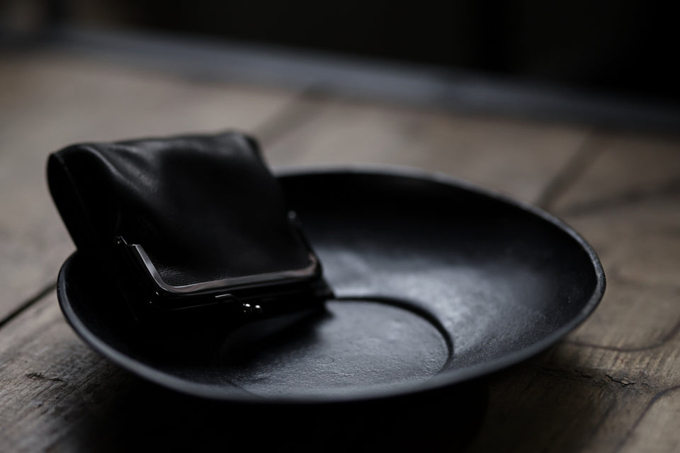 画像をギャラリービューアに読み込む, discord Yohji Yamamoto Clasp Wallet / Cow Skin Leather (BLACK)