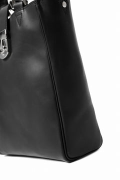 Load image into Gallery viewer, ISAMU KATAYAMA BACKLASH 2WAY SHOULDER & TOTE BAG / GUIDI OILED CALF (BLACK)