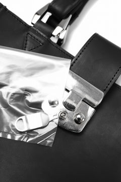 Load image into Gallery viewer, ISAMU KATAYAMA BACKLASH 2WAY SHOULDER & TOTE BAG / GUIDI OILED CALF (BLACK)