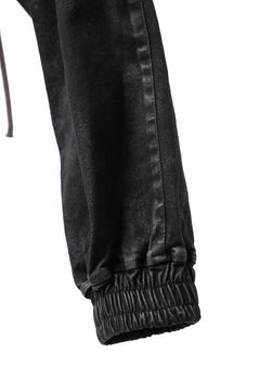 Load image into Gallery viewer, A.F ARTEFACT CARGO SAROUEL SKINNY PANTS / STRETCH COTTON DENIM (BLACK)