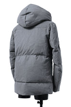 Load image into Gallery viewer, daub HOODED MEDIUM COAT / GOOSE DOWN + DYEING STRETCH TWILL COTTON (GREY)