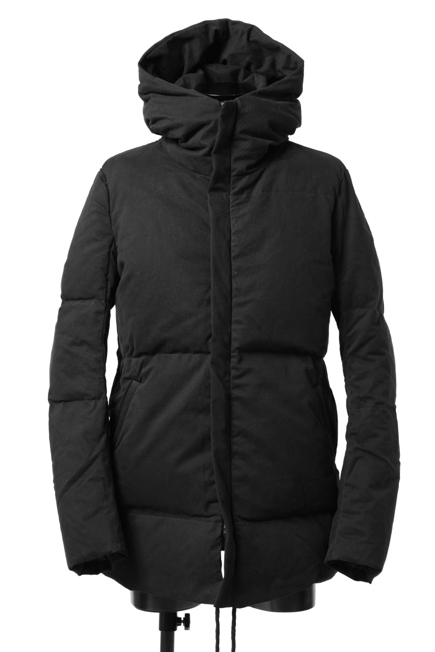 Load image into Gallery viewer, daub HOODED MEDIUM COAT / GOOSE DOWN + DYEING STRETCH TWILL COTTON (BLACK)