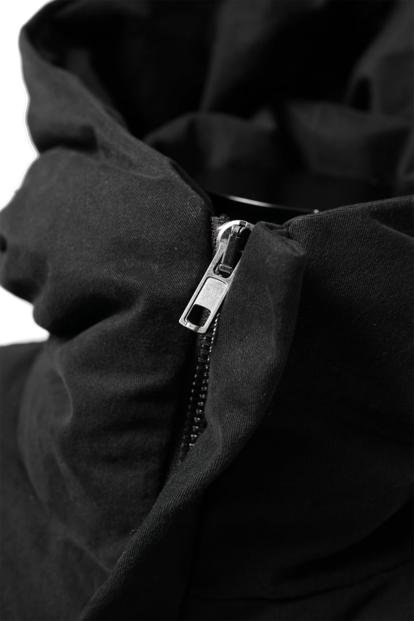 Load image into Gallery viewer, daub HOODED MEDIUM COAT / GOOSE DOWN + DYEING STRETCH TWILL COTTON (BLACK)